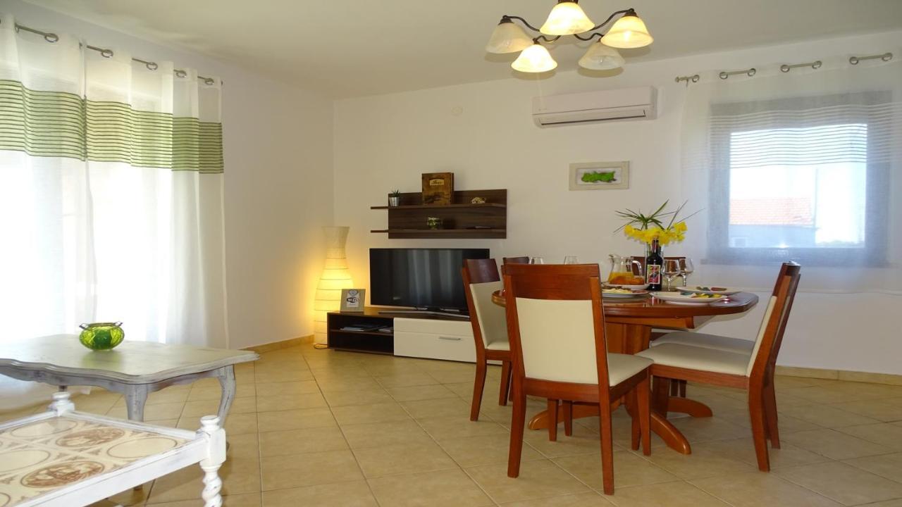 Holiday Home Iva With Pool Sukošan Екстериор снимка