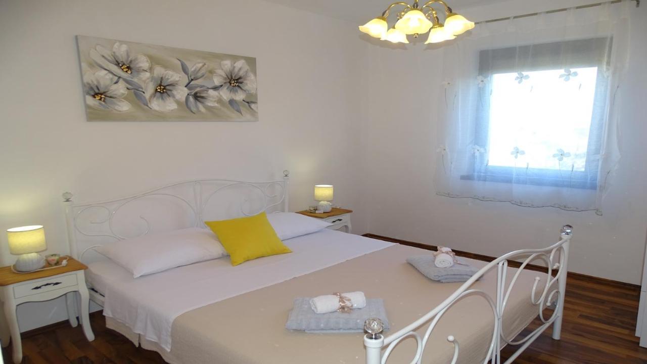 Holiday Home Iva With Pool Sukošan Екстериор снимка