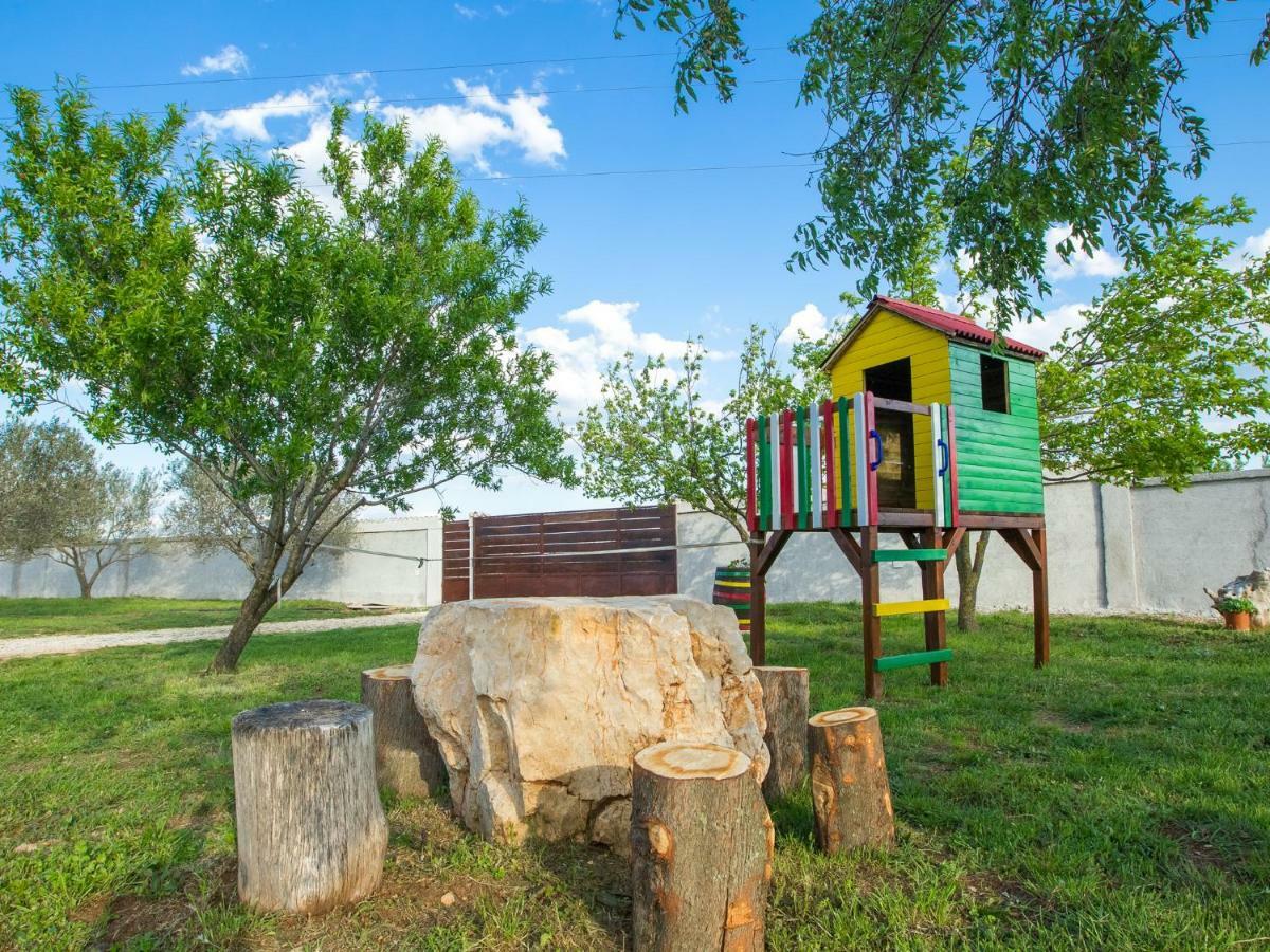 Holiday Home Iva With Pool Sukošan Екстериор снимка