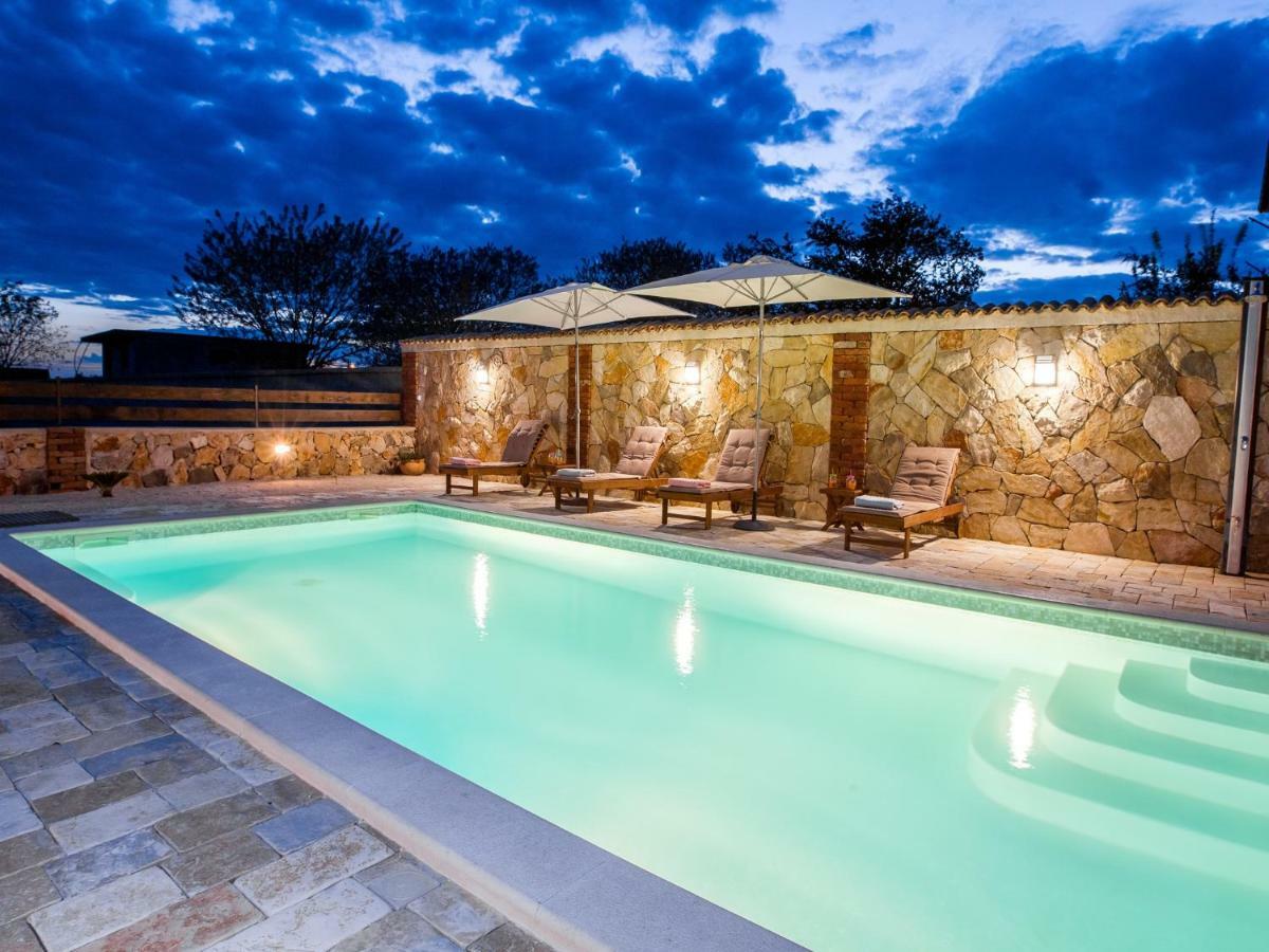 Holiday Home Iva With Pool Sukošan Екстериор снимка