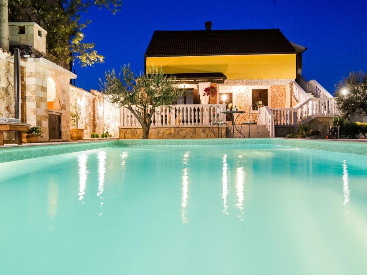 Holiday Home Iva With Pool Sukošan Екстериор снимка